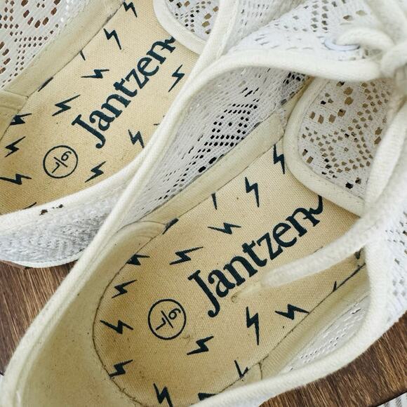 Jantzen White Perforated Floral Slip On Sneakers Women’s Size 6/7 - Picture 4 of 10